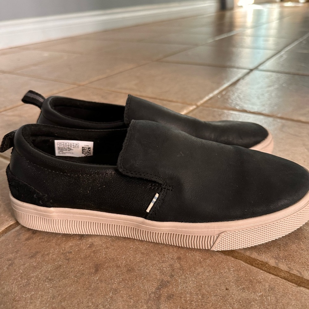 Black Slip-On Ladies’ Tom’s shoes